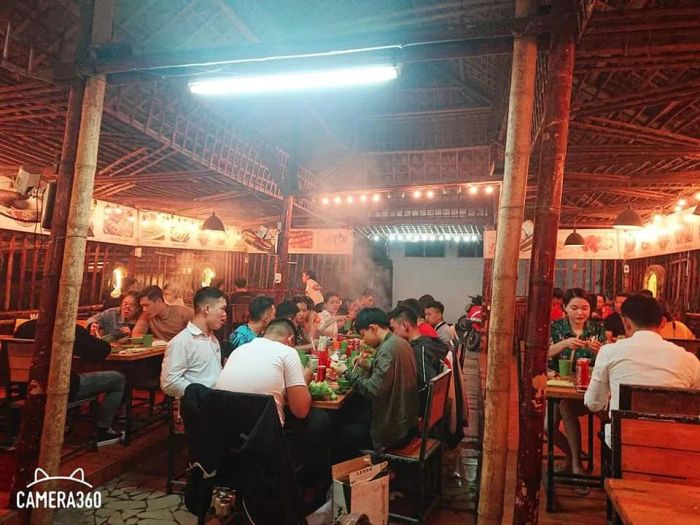 Bữa tiệc lẩu nướng thịnh soạn với đầy đủ các loại thịt cao cấp tại Sành Nướng