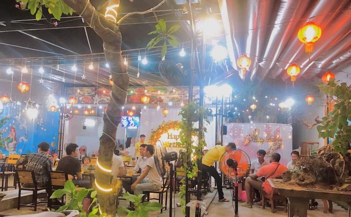 Không gian ấm cúng tại Bích Họa Quán