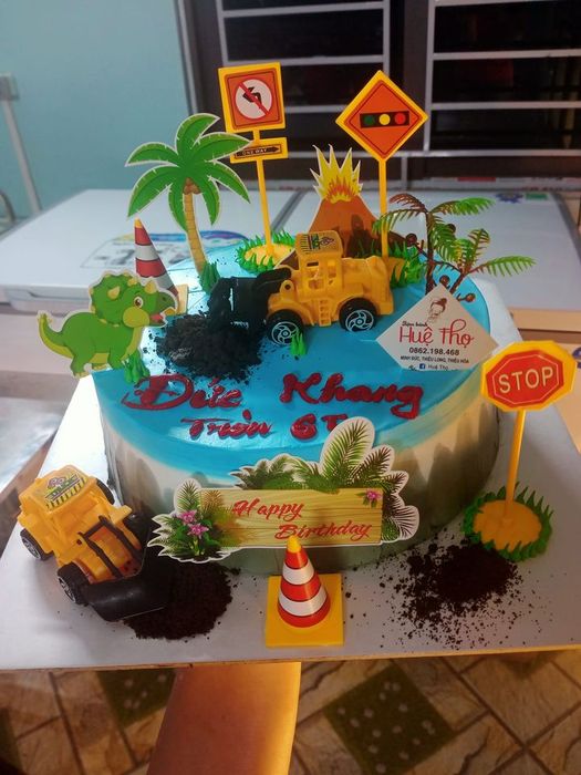 Không gian ấm cúng và sản phẩm đặc trưng tại Đức Lộc Bakery