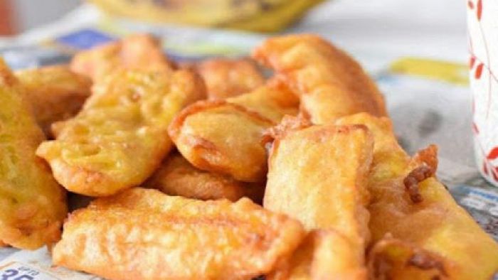 Hình ảnh bánh chuối chiên cắt miếng bày biện đẹp mắt