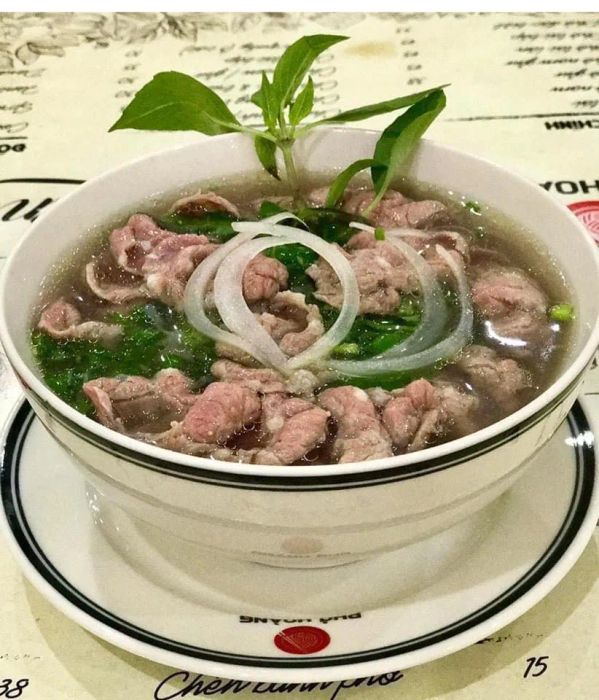 Khoảnh khắc đẹp: Tô phở Hoàng bốc khói nghi ngút, tỏa hương thơm quyến rũ
