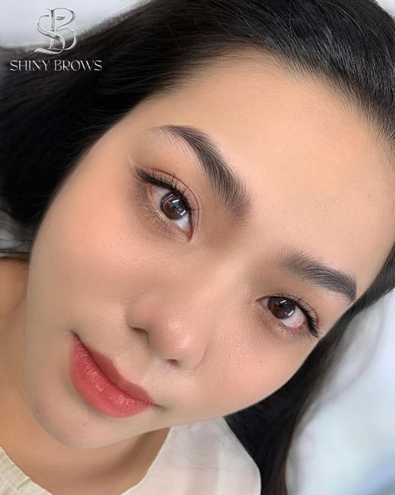 Thành phẩm chân mày phong thủy tự nhiên tại Kim Beauty & Academy
