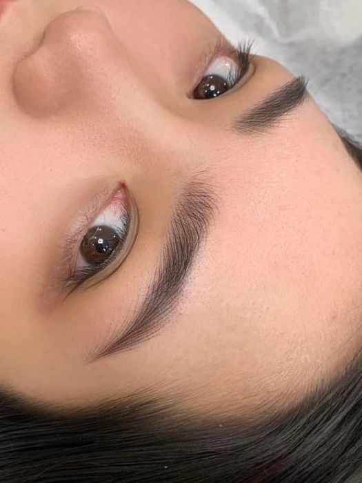 Thành phẩm chân mày phong thủy tự nhiên tại Kim Dung Beauty Academy