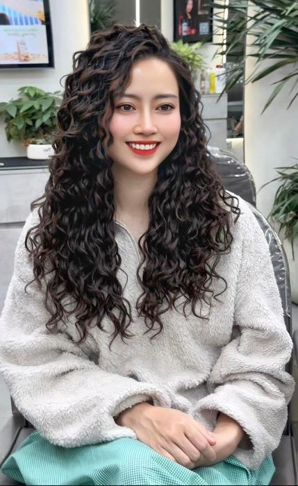 Không gian sang trọng và chuyên nghiệp tại Nguyễn Tư Hair Salon
