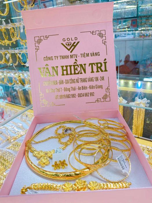Không gian trưng bày ấn tượng tại Tiệm Vàng Vân Hiền