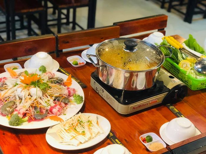 Bữa tiệc hải sản tươi sống và thịt nướng thượng hạng