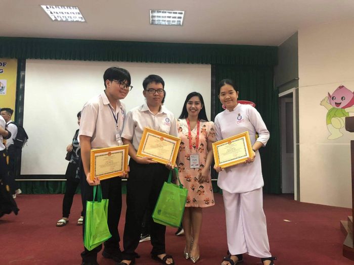 Trung Tâm Ngoại Ngữ Bông Sen hình ảnh 1