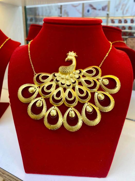 Không gian trưng bày tinh tế tại Tiệm Vàng Thiệt 2
