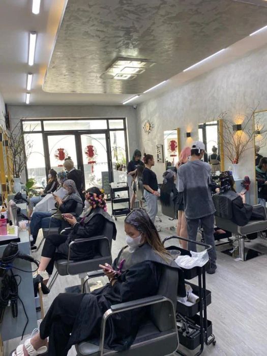 Học viên thực hành kỹ thuật tại Viện Tóc Lasvegas