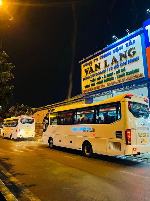 Hình ảnh nội thất sang trọng trên xe Văn Lang