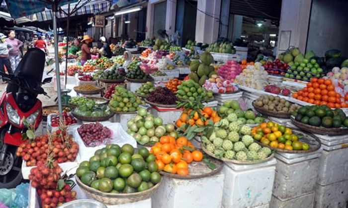Không gian mua sắm đa dạng tại chợ Tân Chính