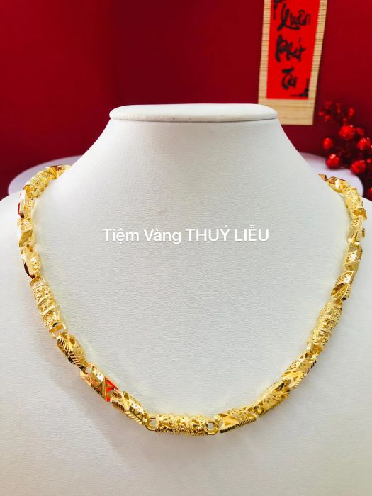 Không gian trưng bày sang trọng tại Tiệm Vàng Thuý Liễu