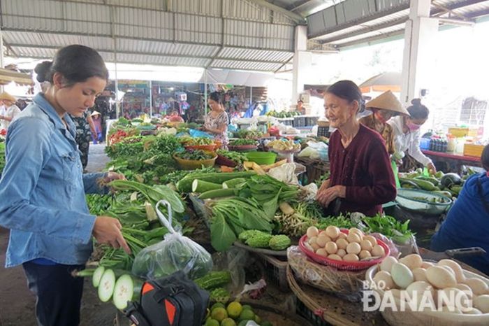 Góc ẩm thực sôi động tại chợ Tân Chính