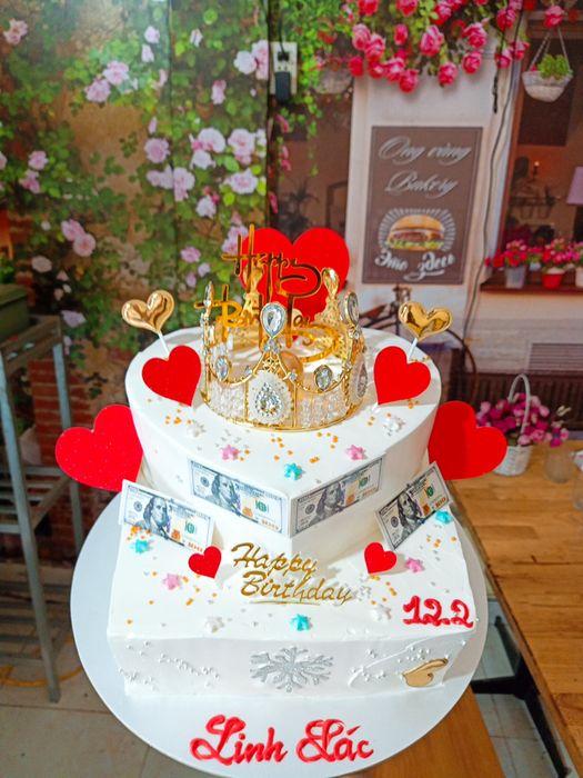 Những tác phẩm bánh kem tinh xảo của Ong Vàng Bakery