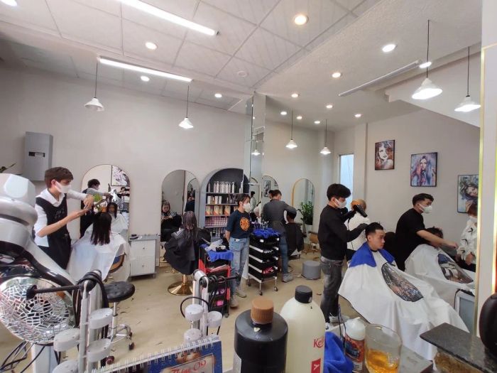 Không gian sang trọng và hiện đại tại Bùm Hair Salon - Ảnh 1
