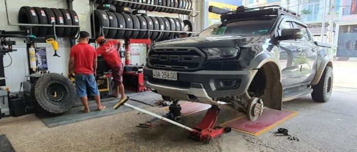 Bộ sưu tập lốp xe cao cấp tại Showroom Hồng Thạnh