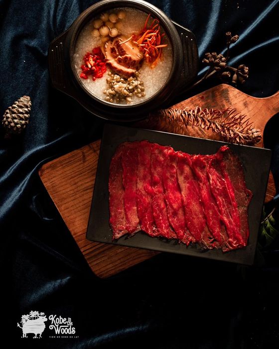 Bò Kobe Đà Lạt ảnh 3: Những lát thịt bò Kobe tươi ngon với vân mỡ đẹp mắt, sẵn sàng chinh phục vị giác của thực khách sành ăn.