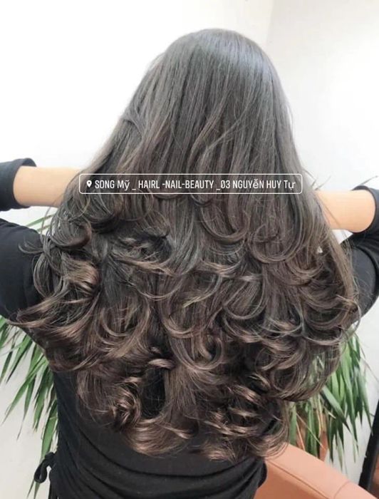 Không gian hiện đại và những tác phẩm tóc nghệ thuật tại Song Mỹ Hairsalon
