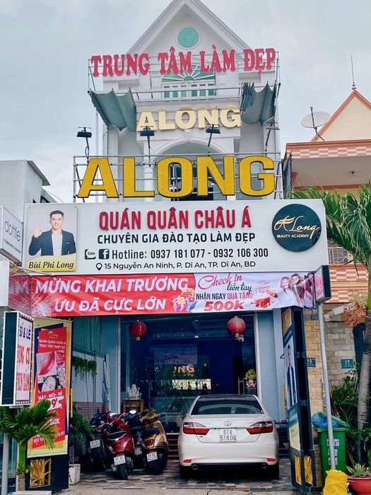 Hình ảnh học viên thực hành kỹ thuật phun xăm chuyên sâu tại Học viện thẩm mỹ A Long
