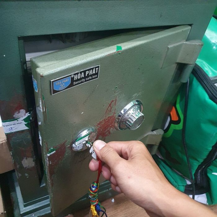 Bộ ảnh minh họa quy trình làm việc chuẩn mực của Sửa Khóa Như Ý - Tận tâm trong từng dịch vụ