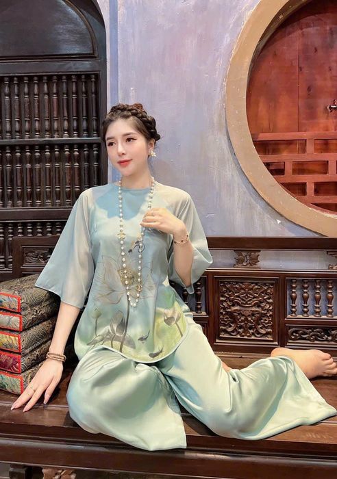 Không gian trưng bày trang nghiêm tại Diệu Định Pháp Phục (Ảnh 1)