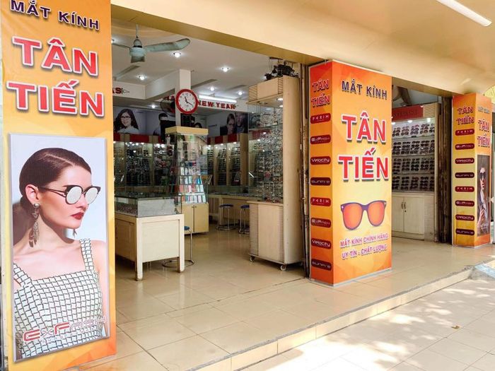 Mắt Kính Tân Tiến ảnh 1