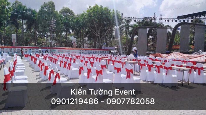 Hình ảnh đội ngũ chuyên nghiệp và thiết bị hiện đại của Kiến Tường Media