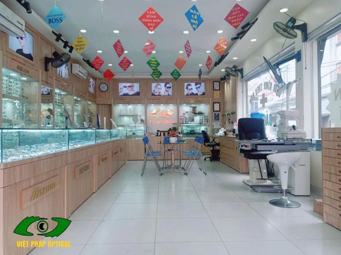 Kính Mắt Việt Pháp - Hình ảnh 2 quy trình mài lắp chuyên nghiệp