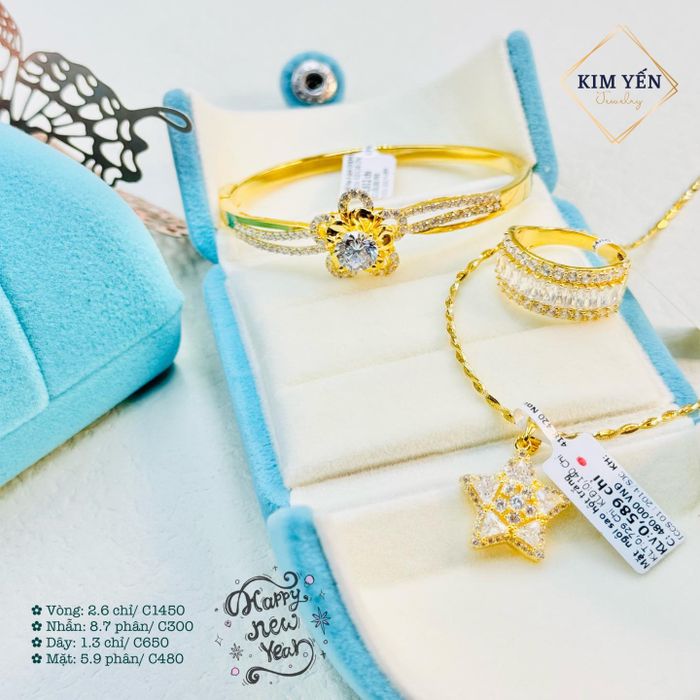 Góc nhìn cận cảnh về nghệ thuật chế tác tinh xảo và những thiết kế độc đáo tại Tiệm vàng Kim Yến