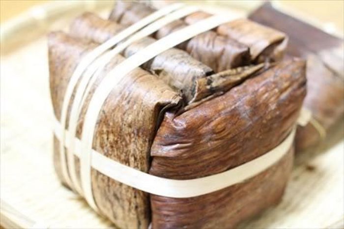 Nét tinh tế ẩm thực: Lá chuối khô - Bao bọc hương vị truyền thống