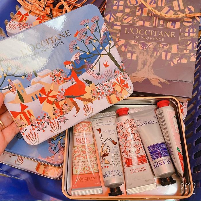 Nice Cosmetic - Không gian mua sắm sang trọng và đầy cảm hứng