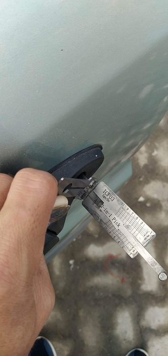 Hình ảnh minh họa quy trình sửa khóa xe máy tại Thắng 24/7