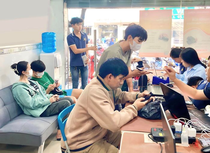 Ảnh 2 từ Quang Minh Mobile - Khoảnh khắc công nghệ được lưu giữ bằng nghệ thuật