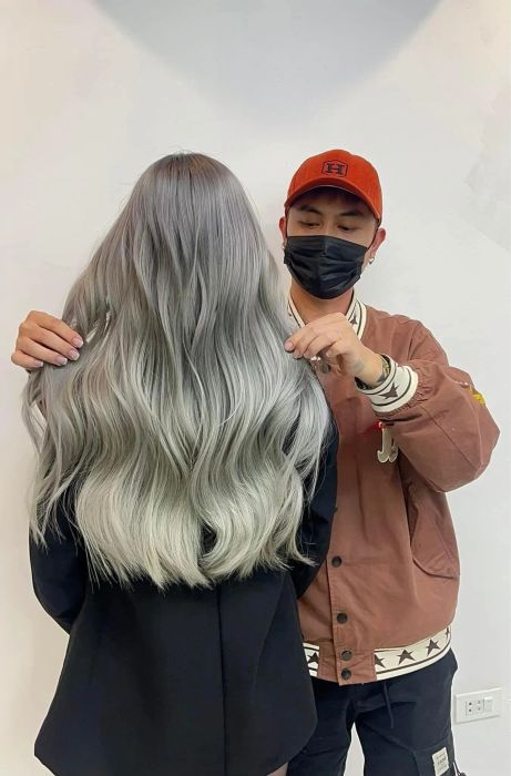 Không gian sang trọng và đội ngũ stylist tài năng tại Hairsalon DũngIvan