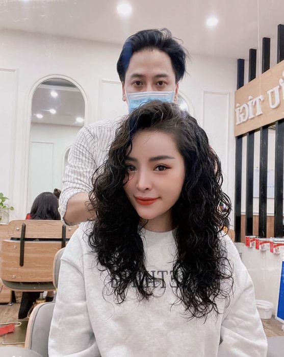 Hình ảnh không gian sang trọng tại Hair Salon Bửu TiGi