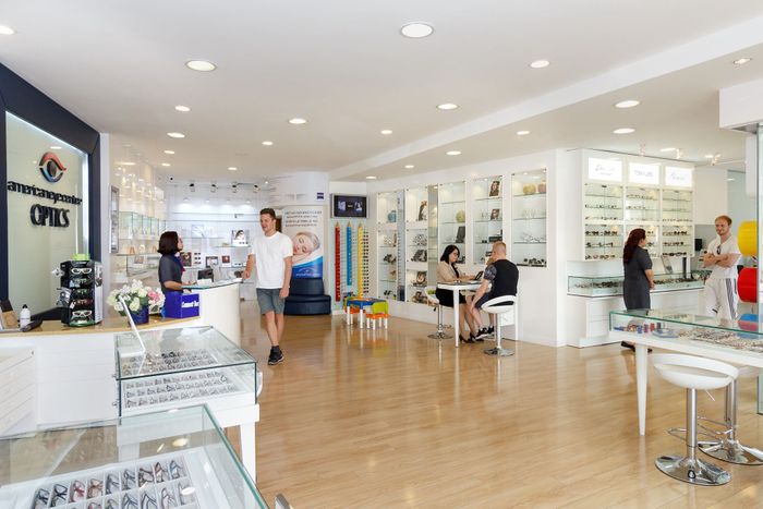 Hình ảnh 2 - Phòng khám Mắt American Eye Center: Không gian khám chữa bệnh đạt chuẩn quốc tế
