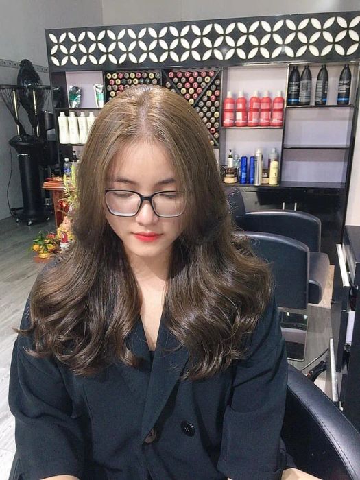 Hình ảnh thực tế về phong cách phục vụ chuyên nghiệp tại Đại Còii Salon