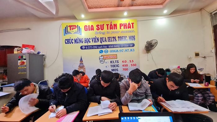 Thầy Tấn Phát qua góc nhìn chân thực - Ảnh 2 khắc họa phong cách giảng dạy đầy nhiệt huyết