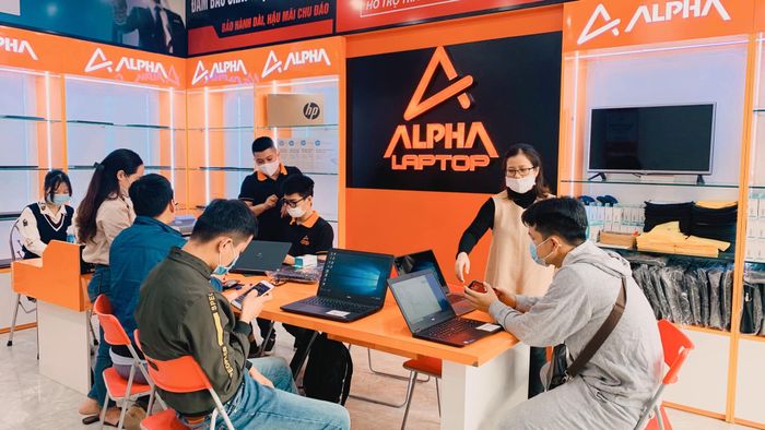 Hình ảnh showroom Laptop Alpha
