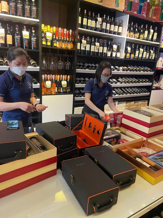 Hình ảnh bộ sưu tập rượu vang cao cấp tại True Wine Nha Trang