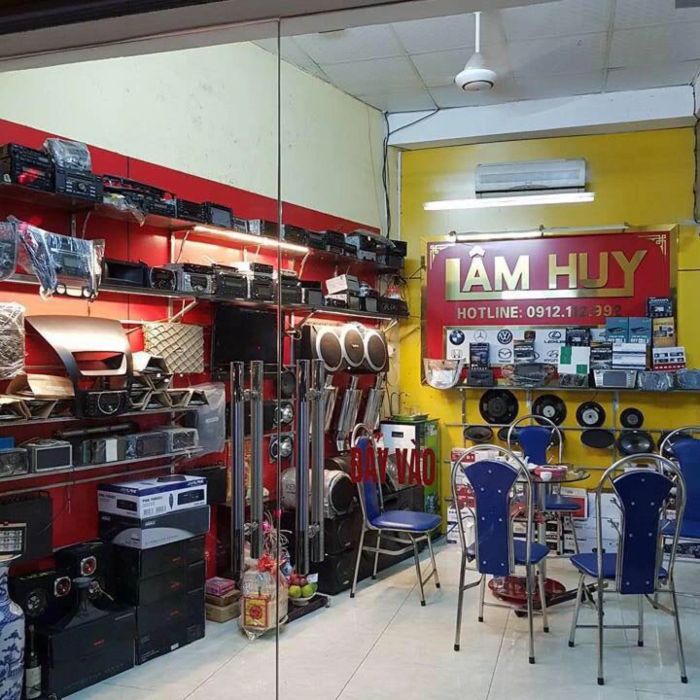 Hình ảnh thực tế tại showroom Nội Thất Ô Tô Lâm Huy