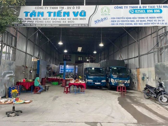 Không gian làm việc hiện đại tại Garage Tân Tiến Vũ