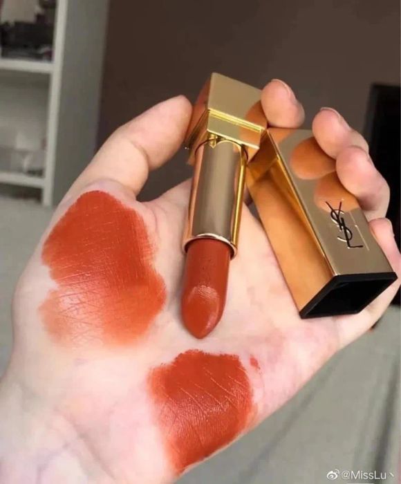 Không gian mua sắm đầy cảm hứng tại Shop Tykaa