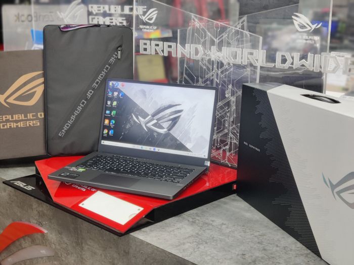 Không gian trưng bày ấn tượng tại Xuân Vinh Computer