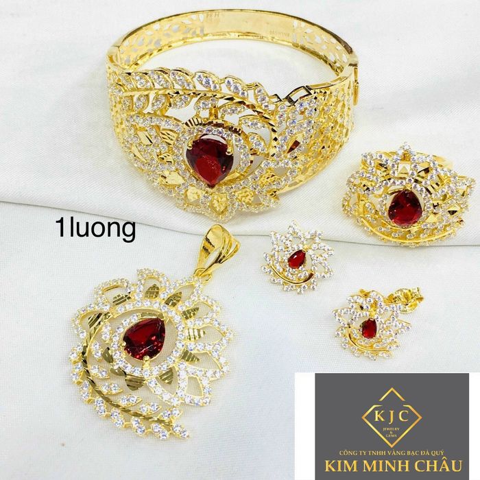 Bộ sưu tập nhẫn cưới và trang sức phong cách hiện đại được chế tác tinh xảo tại Tiệm vàng Thi Phương Thảo