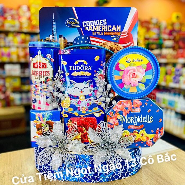 Khám phá <i>Cửa Tiệm Ngọt Ngào</i> qua góc nhìn nghệ thuật - Ảnh 2: Nơi những khoảnh khắc đẹp hóa thành ký ức ngọt ngào.