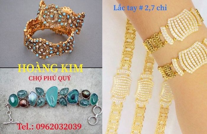 Không gian trưng bày trang sức sang trọng tại Vàng Bạc Hoàng Kim