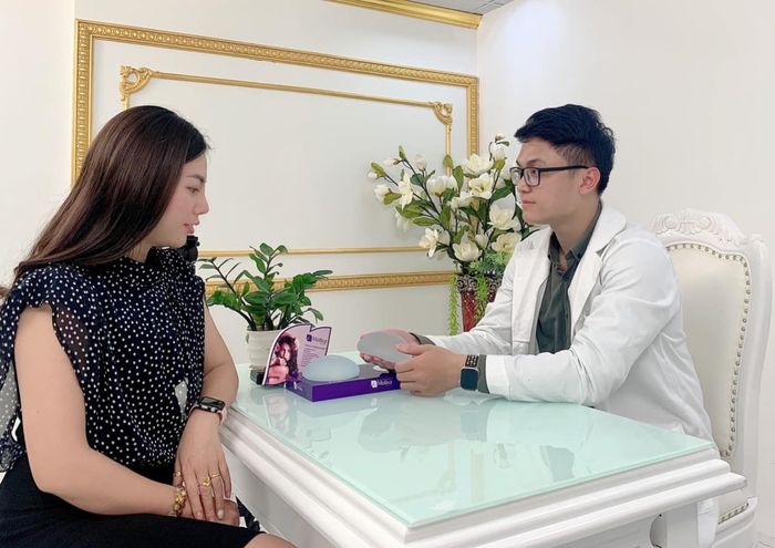 Bác sĩ Hoàng Long - Khoảnh khắc đáng nhớ trong phòng phẫu thuật (Ảnh 1)