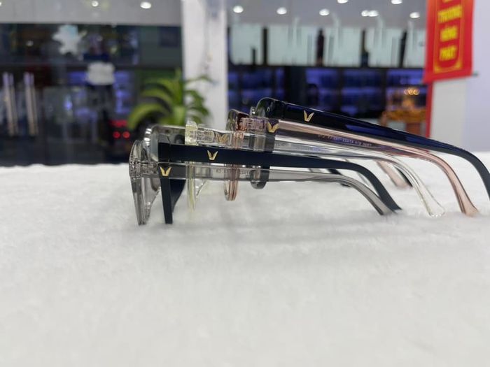 Bộ sưu tập kính cao cấp tại Mắt Kính Việt Pháp
