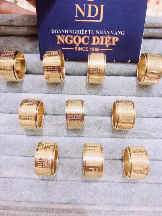 Không gian trưng bày sang trọng tại Tiệm vàng Ngọc Diệp
